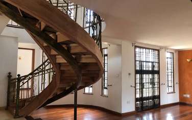 4 Bed House with En Suite in Runda