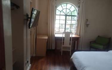 10 Bed House with En Suite in Lavington