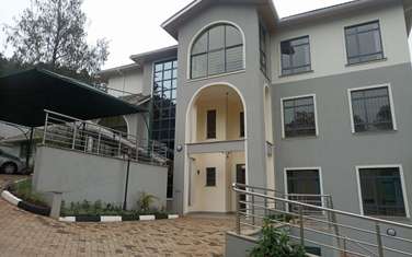 6 Bed Townhouse with En Suite in Kyuna