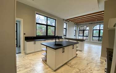 5 Bed House with Swimming Pool in Westlands Area