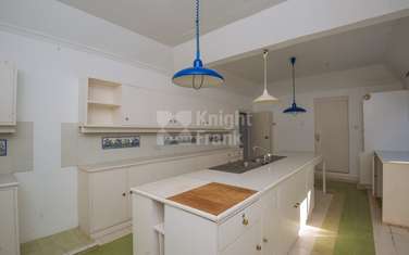 5 Bed House with Swimming Pool at Munderendu Road
