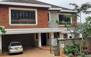 5 Bed Townhouse with Gym in Spring Valley