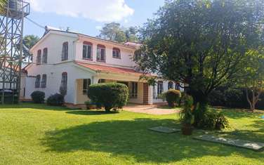 4 Bed House with En Suite in Lake View