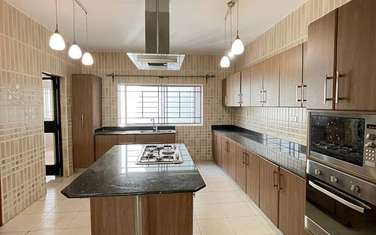 3 Bed Apartment with En Suite in Rhapta Road