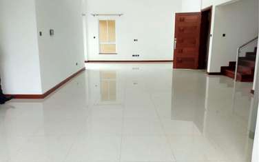 5 Bed Apartment with En Suite in General Mathenge