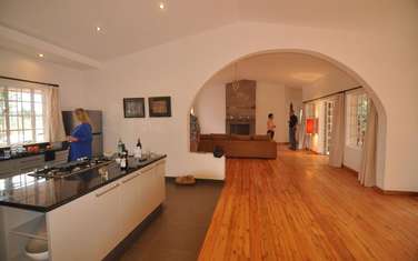 3 Bed House with Garden in Ridgeways