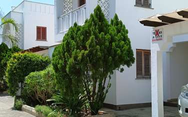 4 Bed Townhouse with En Suite at Greenwood Drive