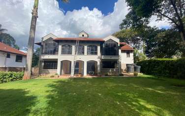 5 Bed House with En Suite in Nyari