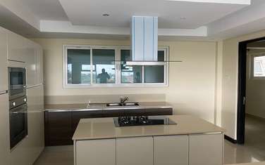 3 Bed Apartment with En Suite in Riverside