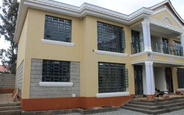 2 Bed Townhouse with Garage at Kerarapon Drive