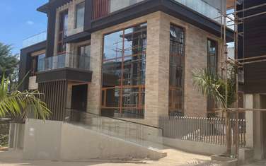 5 Bed Villa with En Suite in Lavington