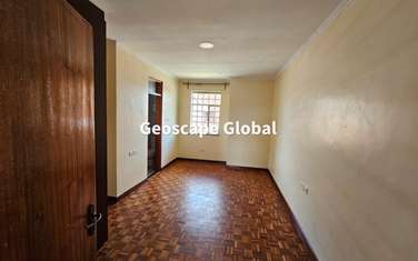 5 Bed House with En Suite in Runda
