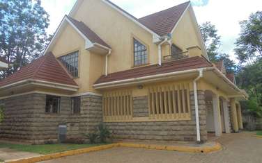 4 bedroom house for rent in Rosslyn