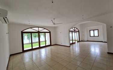 4 Bed Villa with En Suite in Nyali Area