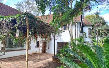6 Bed House with Garden at Lavington