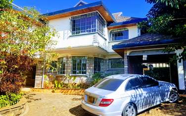 5 Bed House with En Suite in Nyari