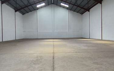 10,000 ft² Warehouse with Parking in Industrial Area