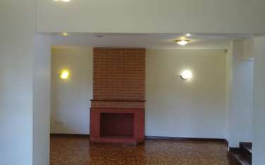 5 Bed Villa with En Suite in Runda