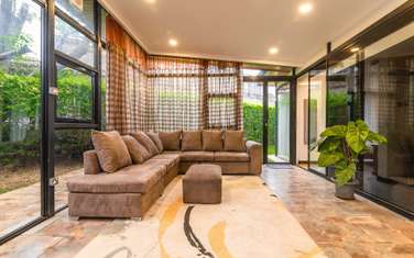 1 Bed House with En Suite in Ridgeways