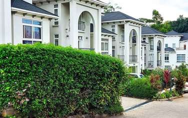 5 Bed Townhouse with En Suite in Lavington