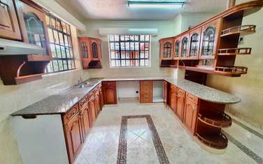 5 Bed House with En Suite in Nyari