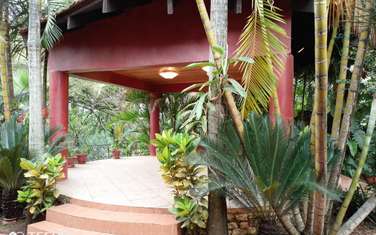 4 Bed House with Swimming Pool in Lake View