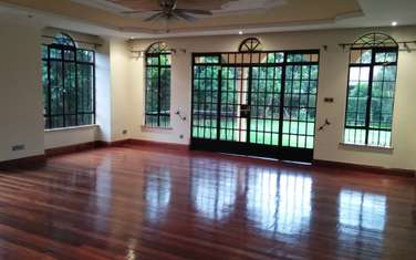 5 Bed Villa with En Suite in Runda