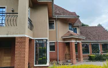 4 Bed Townhouse with En Suite at Karen Hardy