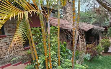 4 Bed House with Swimming Pool at Lakeview