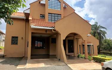 5 Bed House with En Suite in Runda