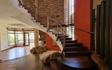 5 Bed House with En Suite in Lake View