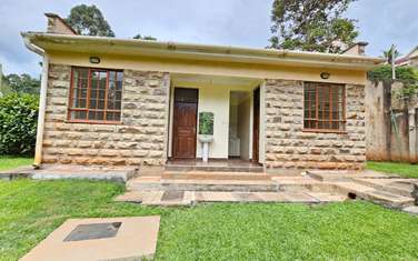 4 Bed House with En Suite in Rosslyn
