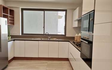 3 Bed Apartment with En Suite in Rhapta Road