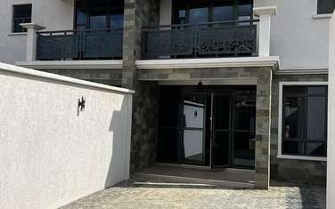 4 Bed House with En Suite in Kamakis