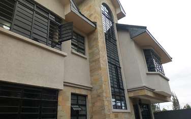 5 Bed Townhouse with En Suite at Varsityville