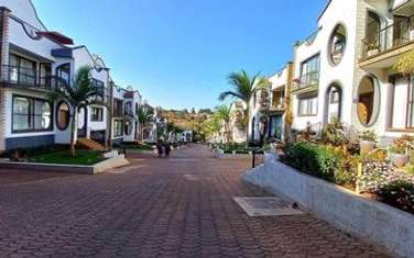 5 Bed Townhouse with En Suite at Grevilea Groove