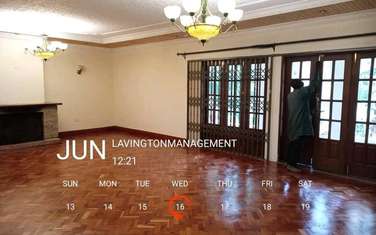5 Bed Villa with En Suite at Lavington Green