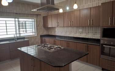 3 Bed Apartment with En Suite in Rhapta Road