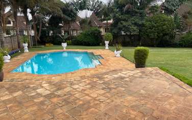 5 Bed Villa with En Suite in Runda