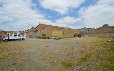 6,000 ft² Warehouse with Service Charge Included in Industrial Area