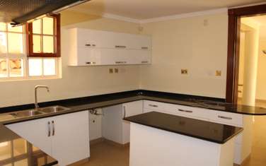 4 Bed Townhouse with Garden in Brookside