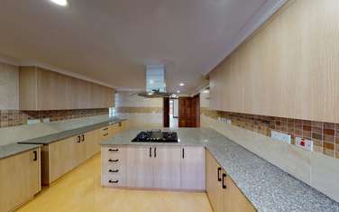5 Bed House with En Suite at Spring Valley