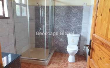 4 Bed House with En Suite in Ridgeways