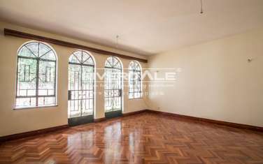 5 Bed Villa with En Suite in Riverside