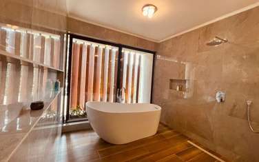 5 Bed Villa with En Suite in Lavington