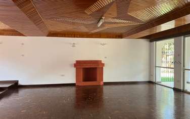 5 Bed House with En Suite in Runda