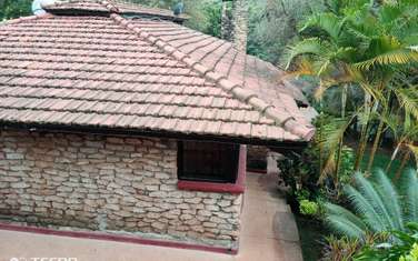 4 Bed House with Swimming Pool in Lake View