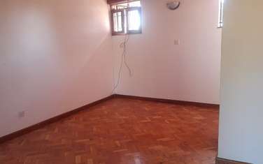 4 Bed House with En Suite in Nyari