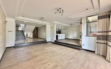 5 Bed Villa with En Suite in Lavington