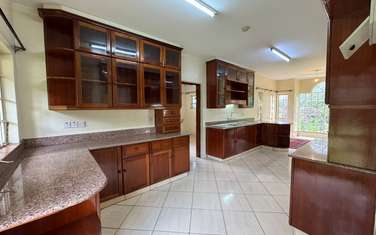 5 Bed Townhouse with En Suite in Rosslyn